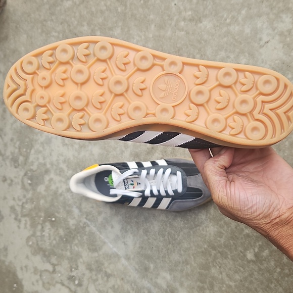 NWT Adidas Gazelle Sneakers, sz 9.5 - Picture 5 of 10